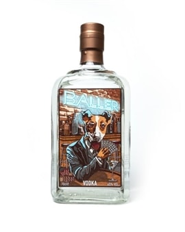 Baller Vodka flaske med dobbeltsidet gadekunstetiket fra London